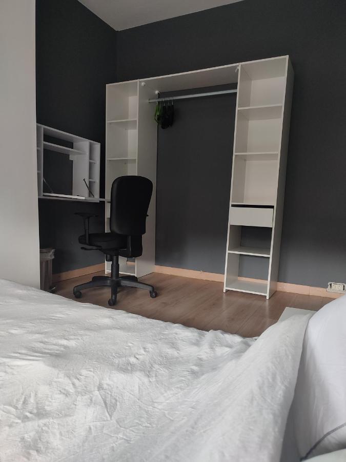リールChambre Prive Dans Une Maison Avec Terrasse Et Jardin Salles De Bain Partageesアパートメント エクステリア 写真