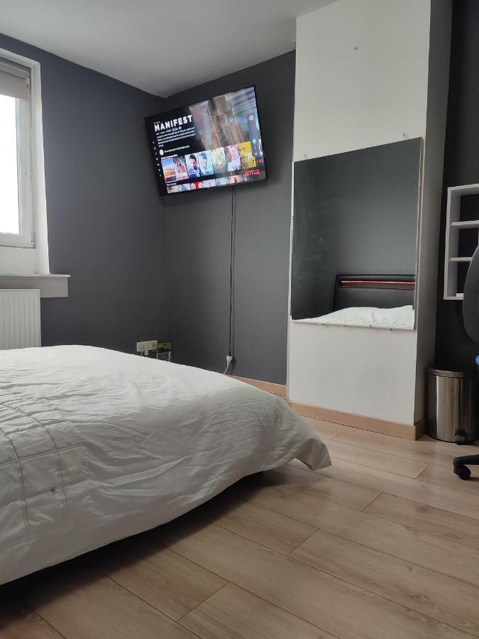 リールChambre Prive Dans Une Maison Avec Terrasse Et Jardin Salles De Bain Partageesアパートメント エクステリア 写真